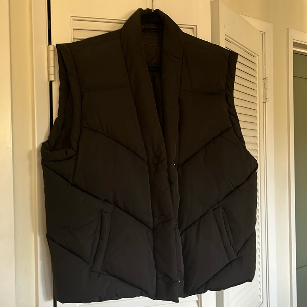 Womens oversized puffer vest M